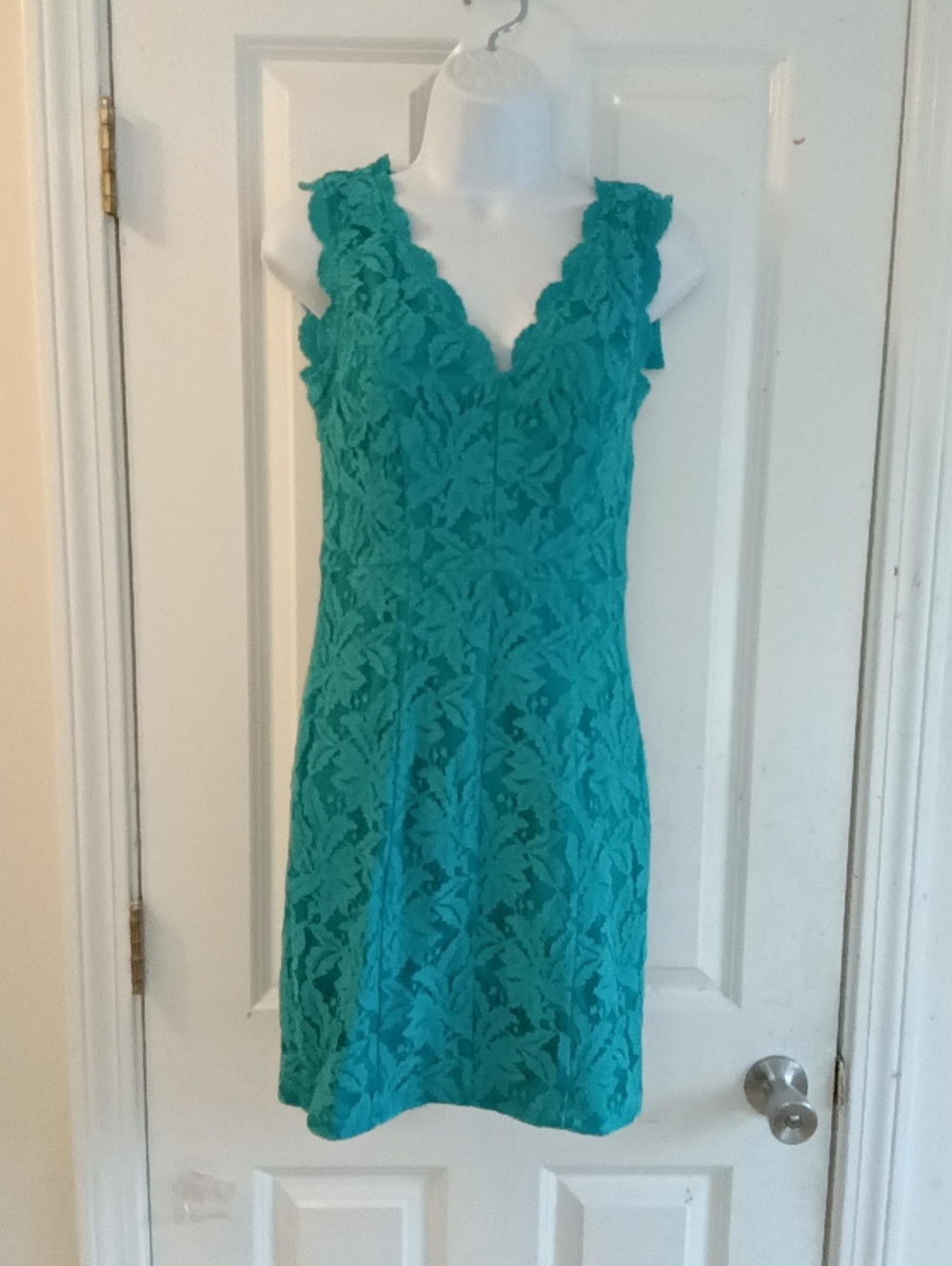 NIKIBIKI Sleeveless Teal Lace V-Neck Women's Dress SIZE MEDIUM